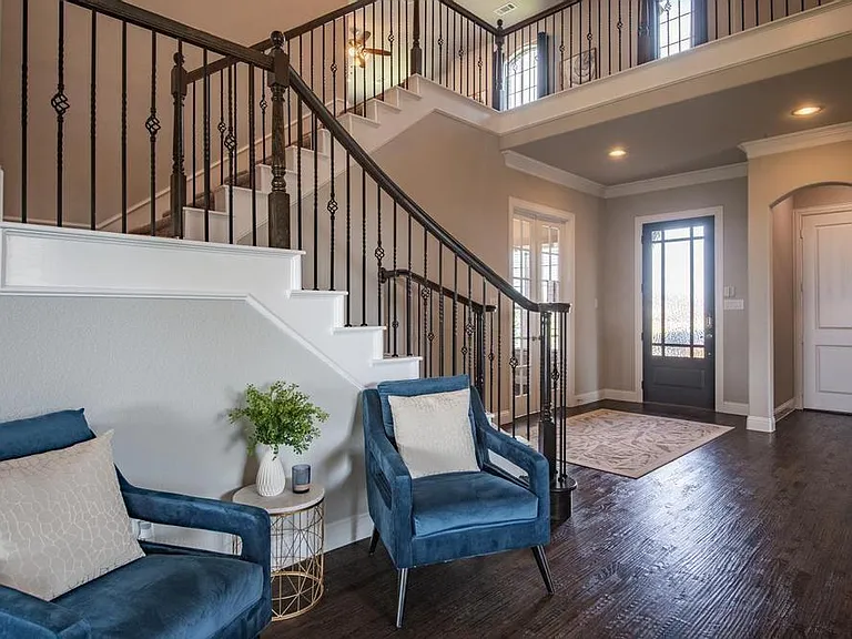 3000 Comal Ct — Photo 2