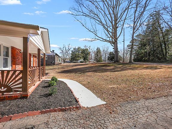 3rd image of 219 Beechwood Cir