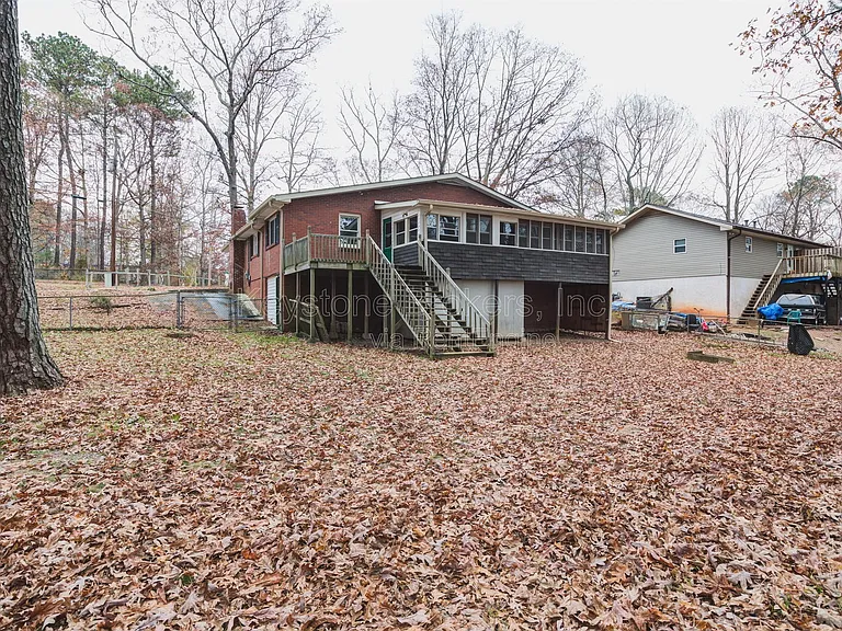 2213 Davis Rd — Photo 4
