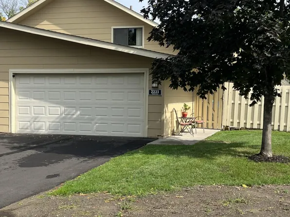 2231 Mayfair Rd, Golden Valley, MN 55427