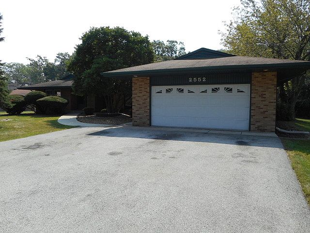 1st image of 2552 Oakwood Dr
