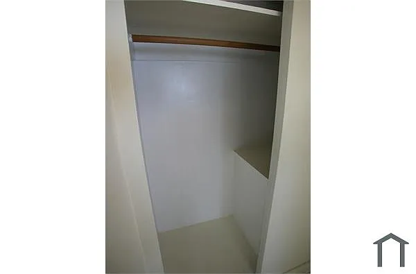 Building Photo - 440 E 7th St #5