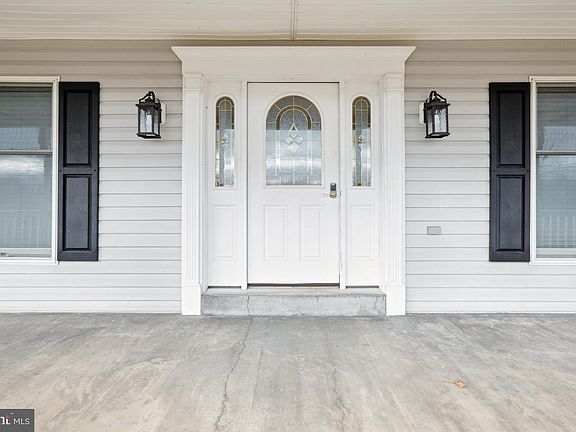 3rd image of 10377 Lanes Farm Ln