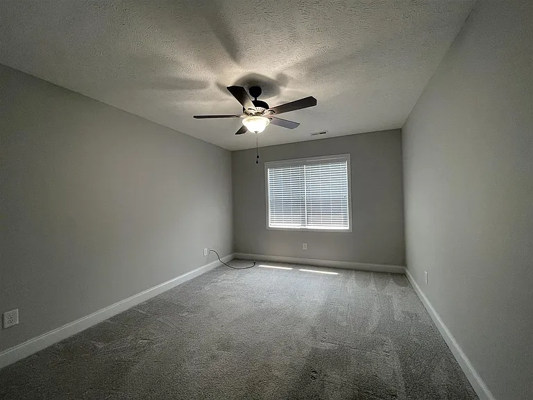 80 Lakeview Dr E — Photo 20