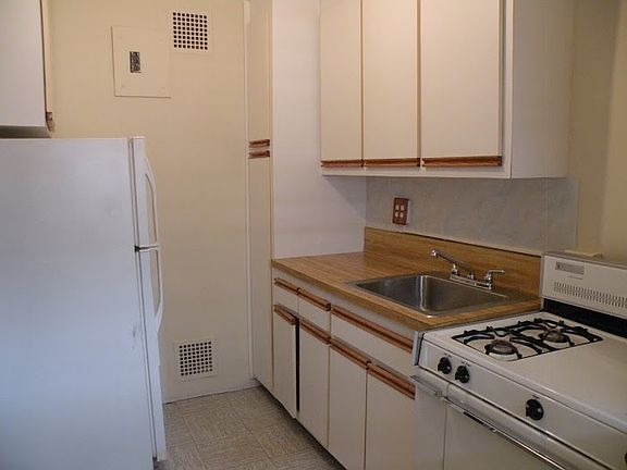 3rd image of 9820 62nd Dr APT 7L