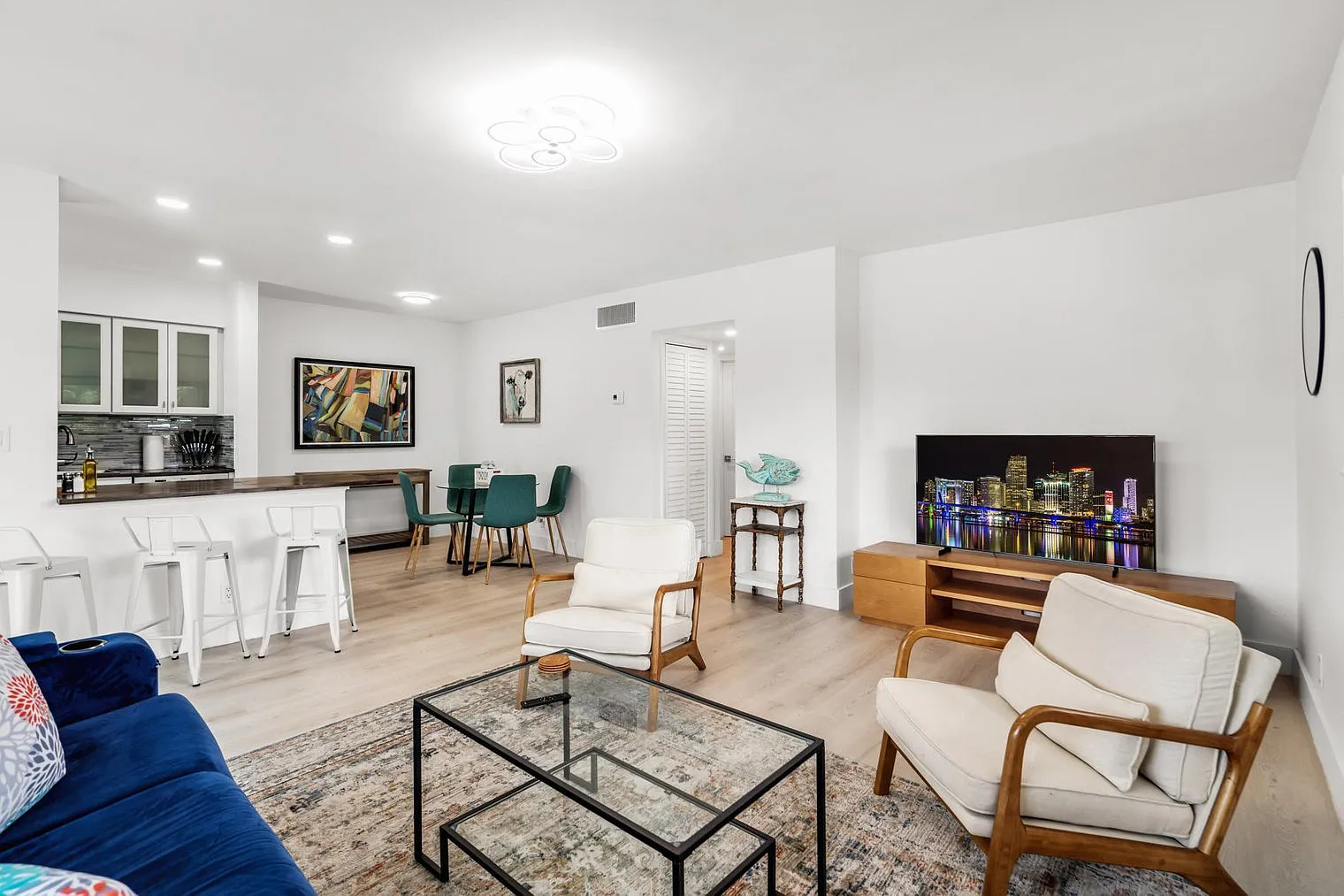 2 bed, 1.0 bath, 645 sqft, $2,289 — Photo 3