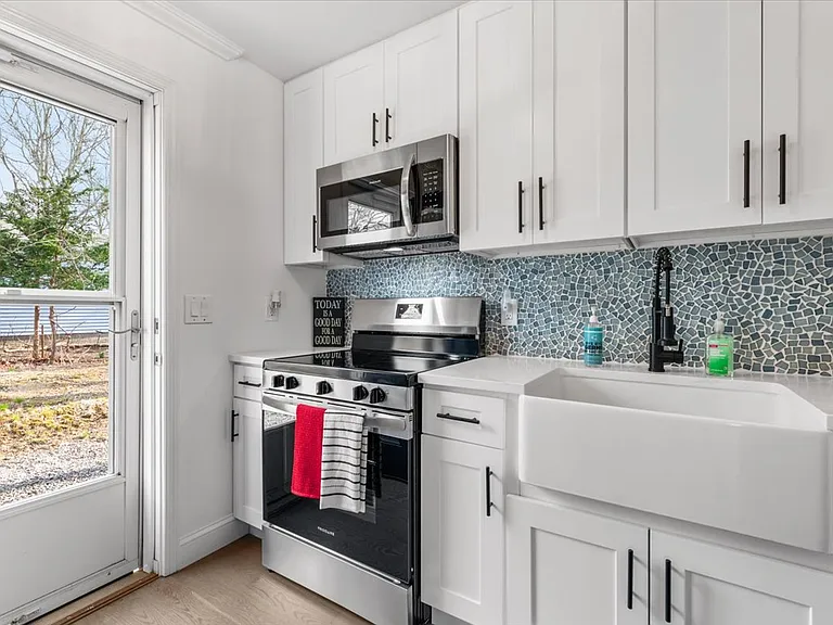 35 Washington Heights Ave — Photo 10
