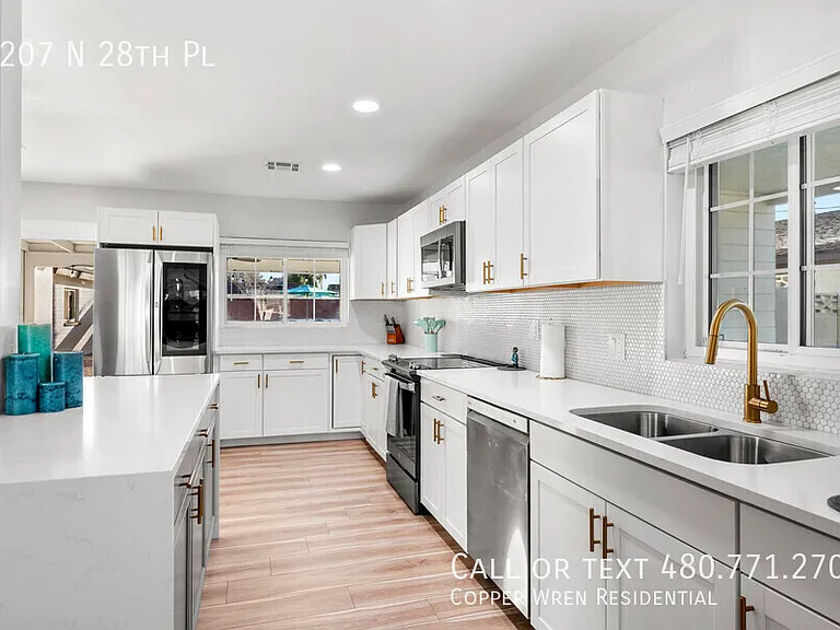 2207 N 28th Pl — Photo 10
