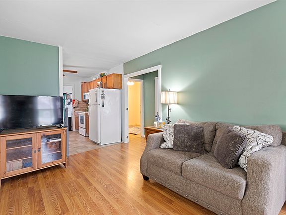 4th image of 19 Vermont Ave