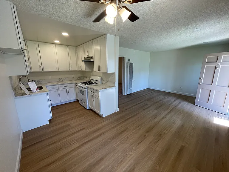 1196 W Valencia Dr #E — Photo 6