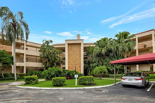 7472 La Paz Blvd Photo 1