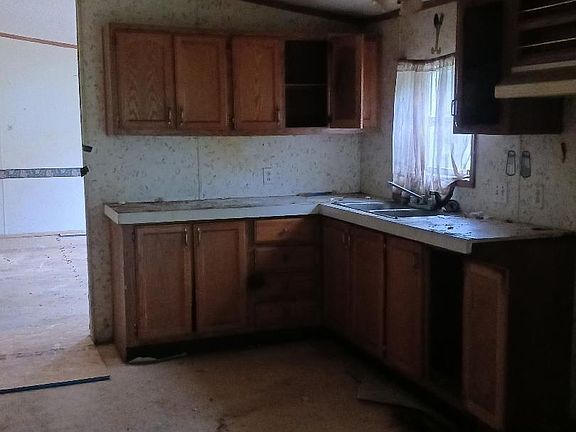 4th image of 304 E Sycamore St