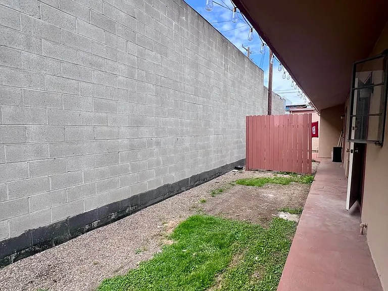 4326 1/2 Swift Ave — Photo 12