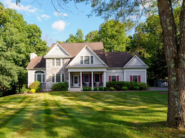 16 Avalon Court, Hopewell Junction, NY 12533