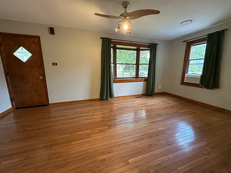 37 S Heather Dr — Photo 3
