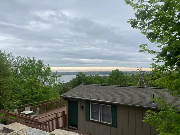 7022 Deer Run Dr, Manhattan, KS 66503