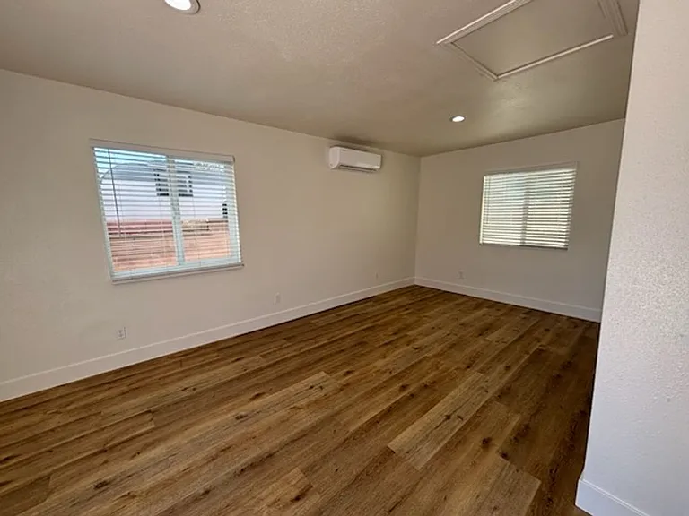 5704 Wisteria — Photo 3