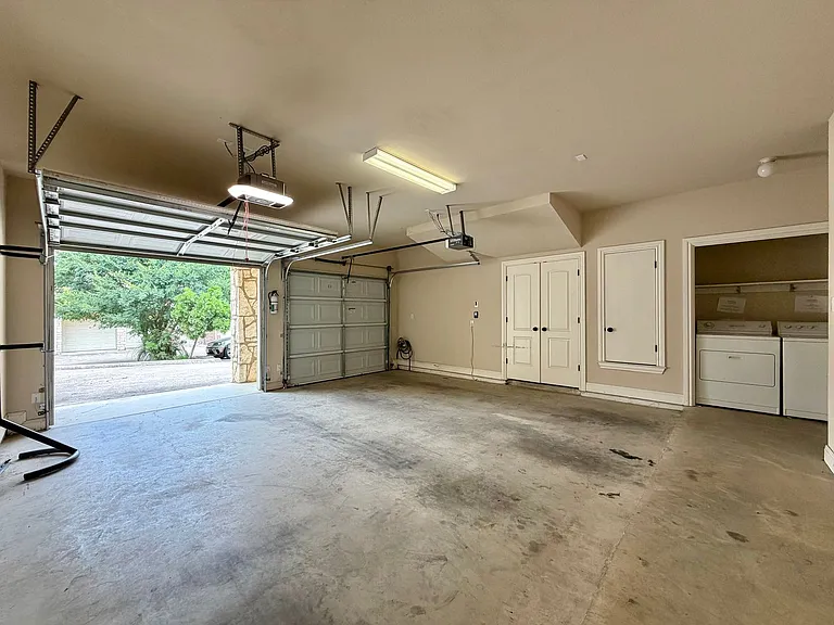 1402 Parker Ln #8 — Photo 22