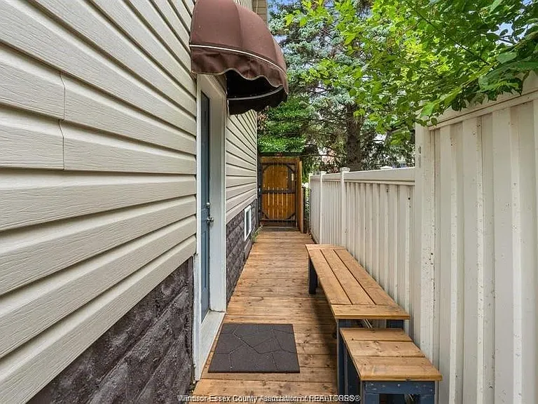 3577 King St #BASEMENT — Photo 2