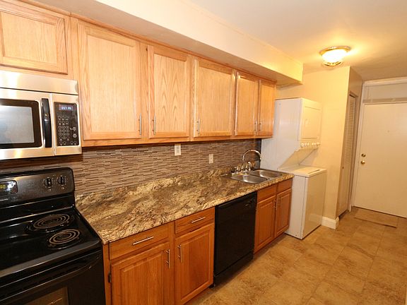 Kitchen Right with Full Size W/D