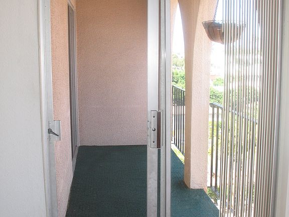 4th image of 4730 Noyes St APT 405