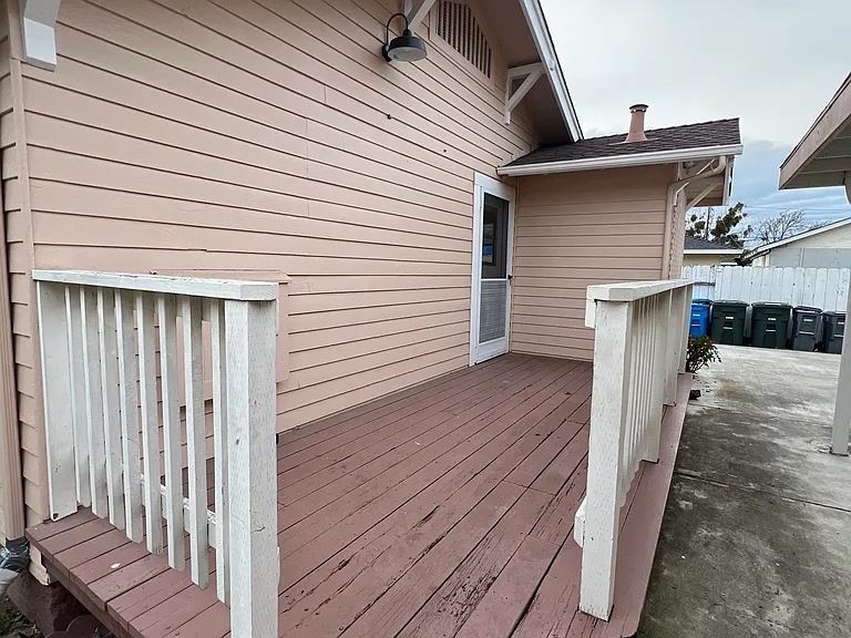 704 4th St — Photo 3