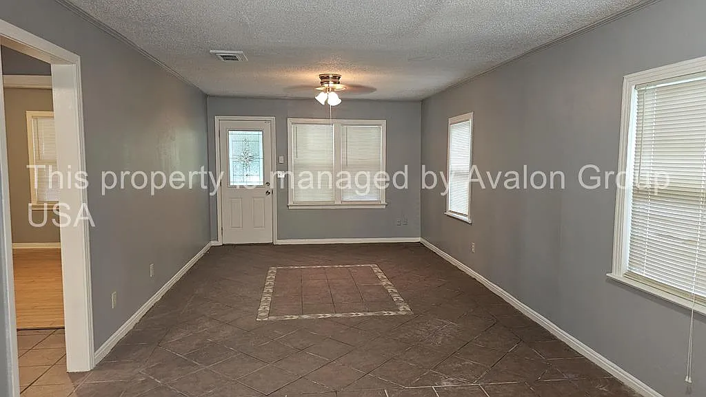 3 bed, 948 sqft, $1,225 — Photo 3