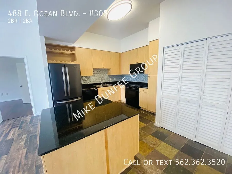 Spacious Two Bedroom Condo in Downtown Long Beach — Photo 2