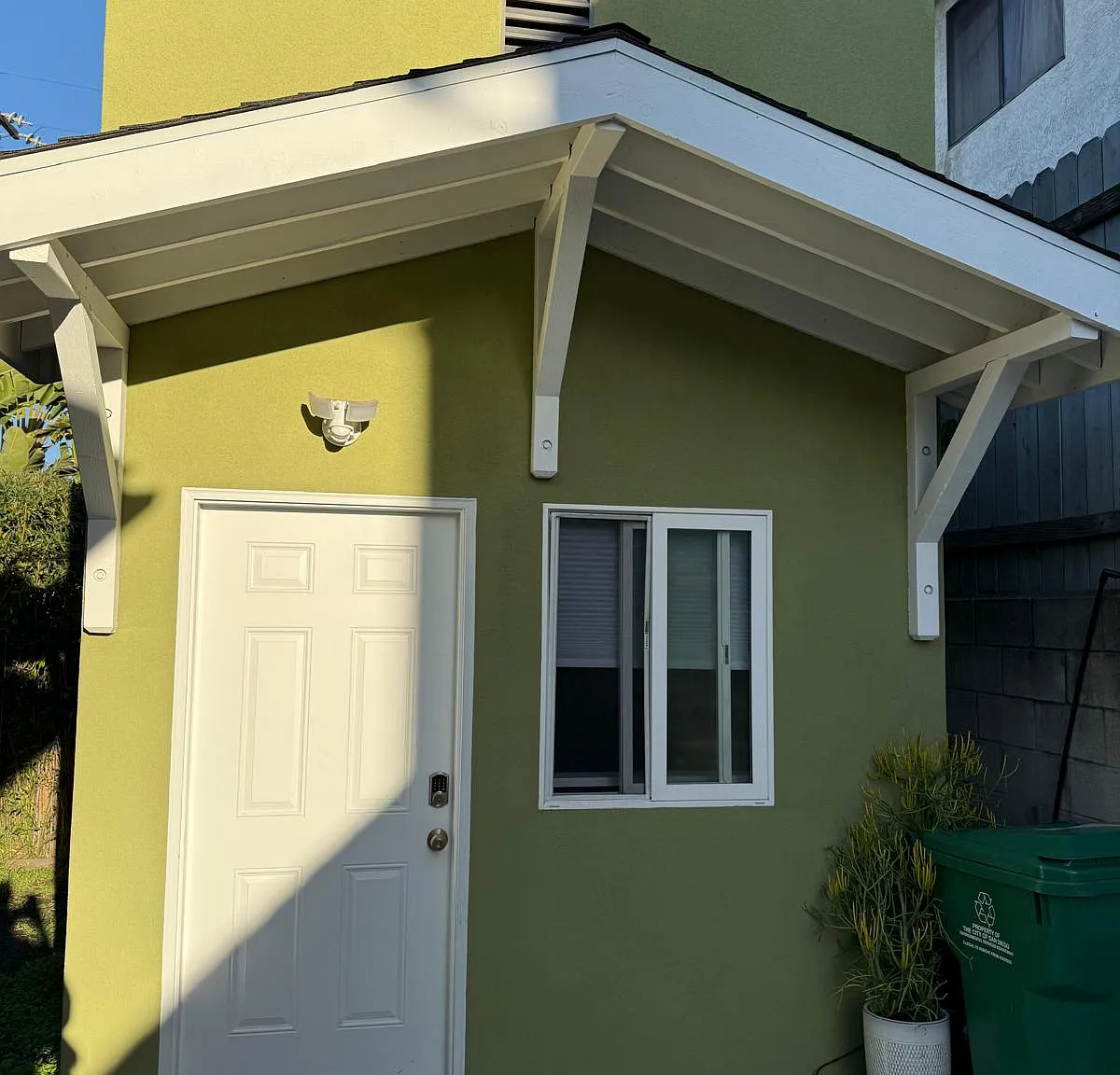 Studio, 150 sqft, $1,750 — Photo 1