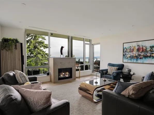 5388 Hill Rise Ter #202, Saanich, BC V8Y 3K3