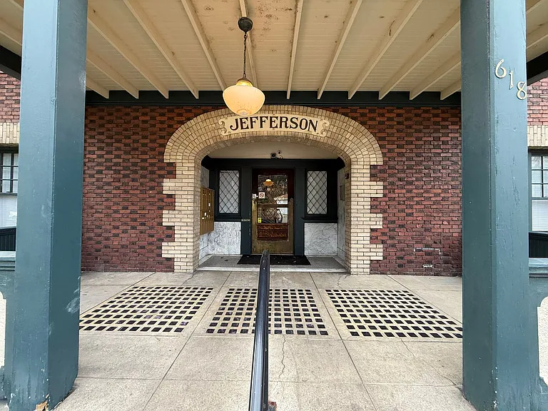 Jefferson Apartments — Photo 1