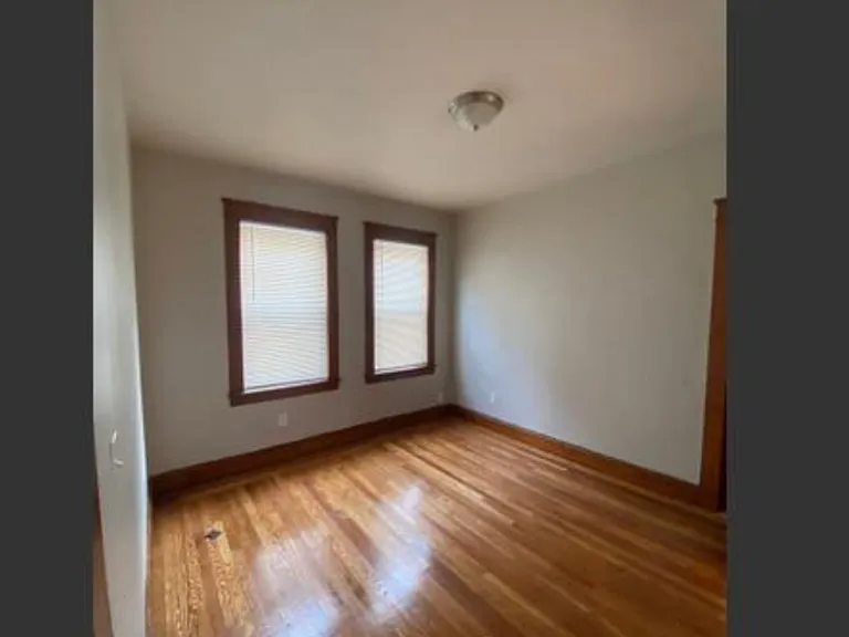 19 Sparrow St — Photo 2