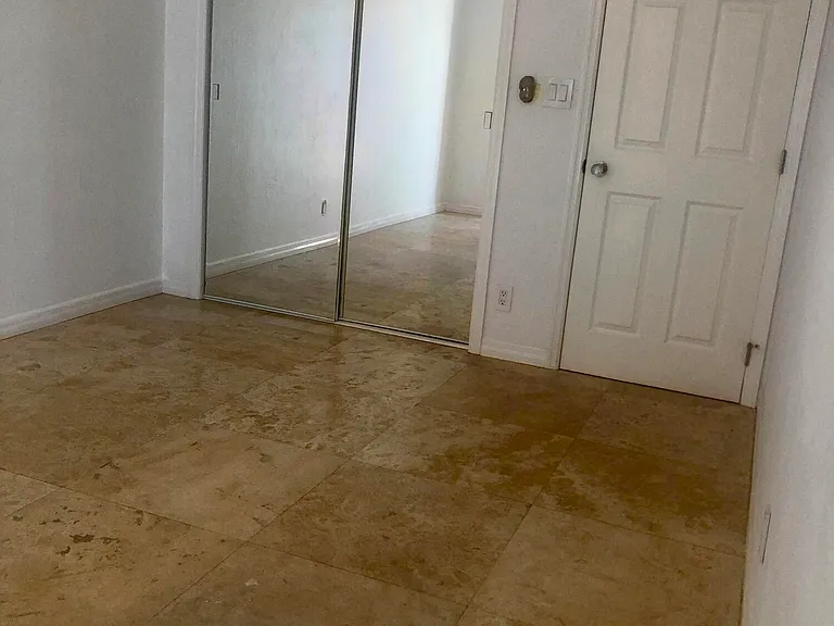 1470 N Dixie Hwy #16 — Photo 5
