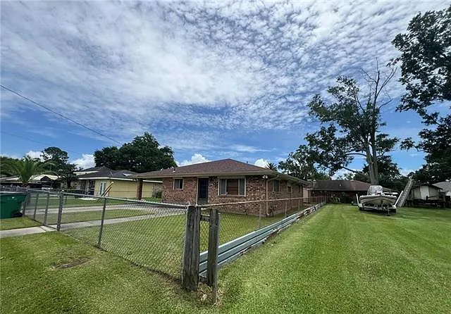 3 bed, 1.5 bath, 1160 sqft, $1,700 — Photo 4