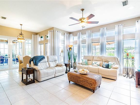 3rd image of 3613 Gaviota Dr
