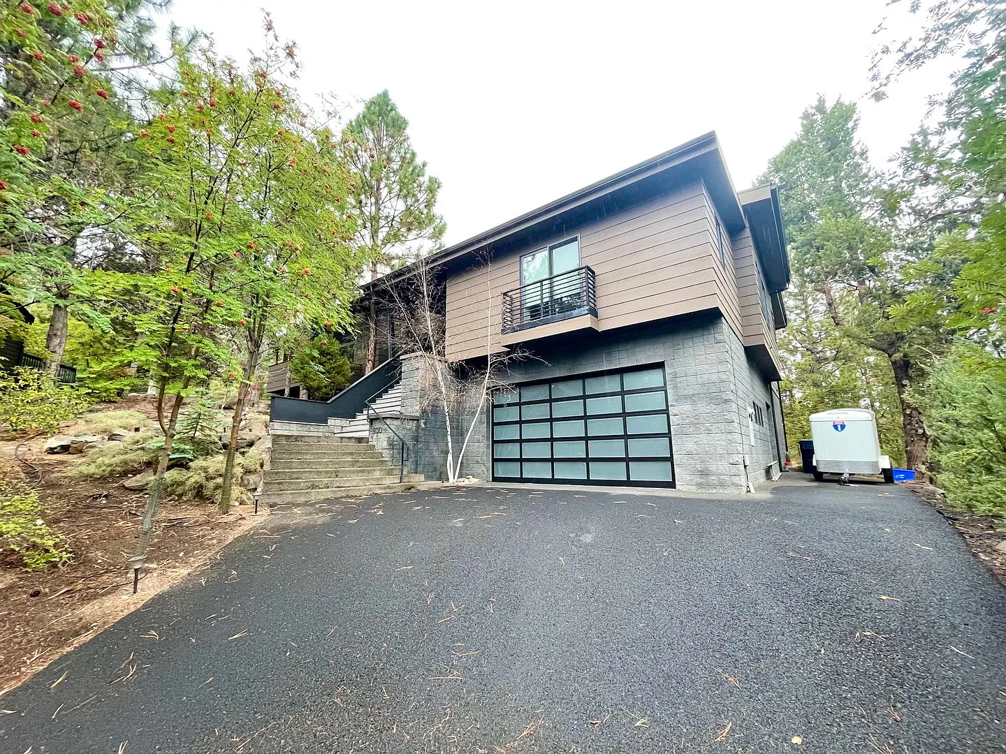 Check Out This Beautiful Furnished Home In Boyd Acres Neighborhood! — Photo 2