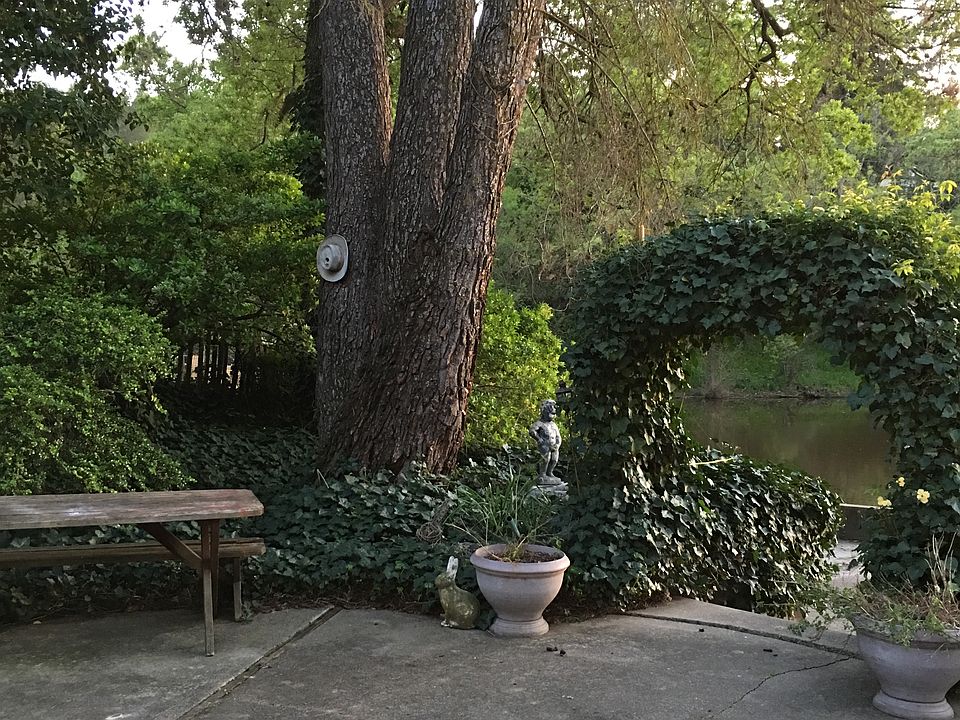 2nd image of 283 Lakewood Rd