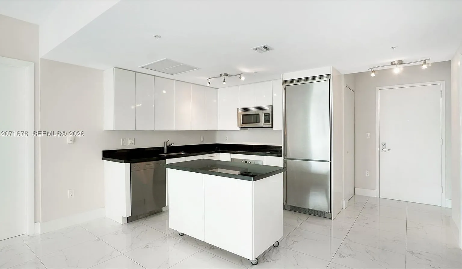 Mint Condo — Photo 2