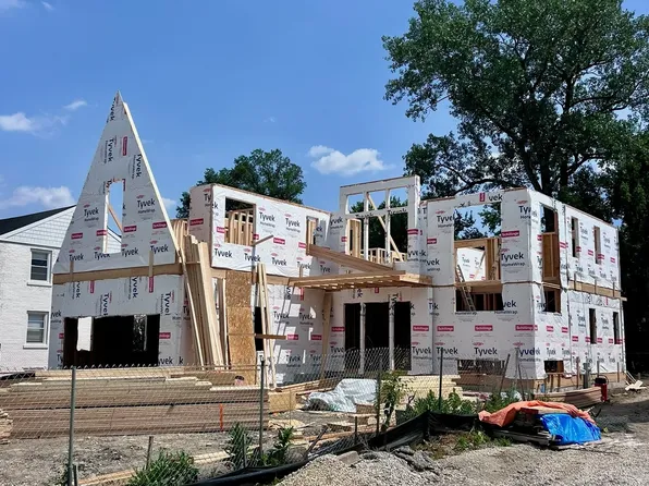 224 E May St, Elmhurst, IL 60126