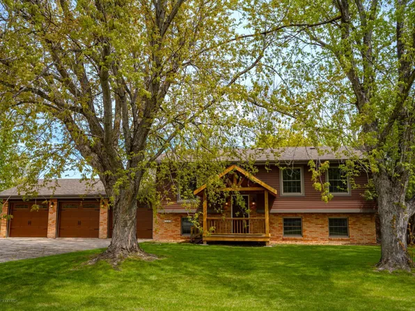 6208 12th St N, Moorhead, MN 56560