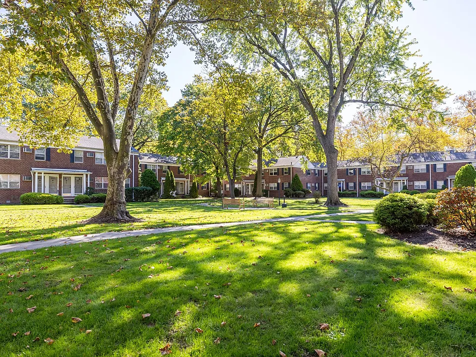 Lakeview Apartments