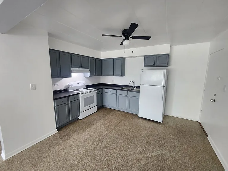 901 W Cermak Rd #907 — Photo 1