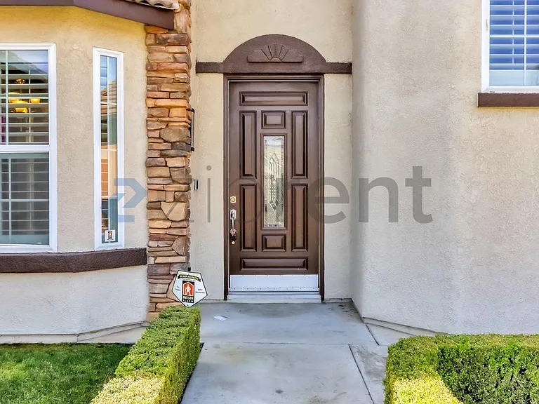 5743 W Chennault Ave — Photo 10