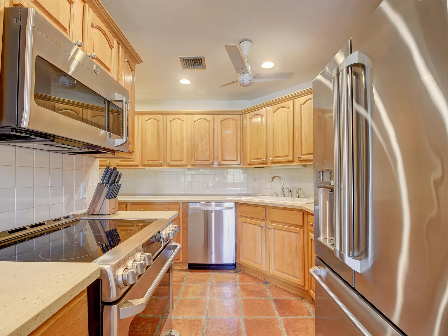 2 bed, 2.5 bath, 2036 sqft, $2,700 — Photo 4