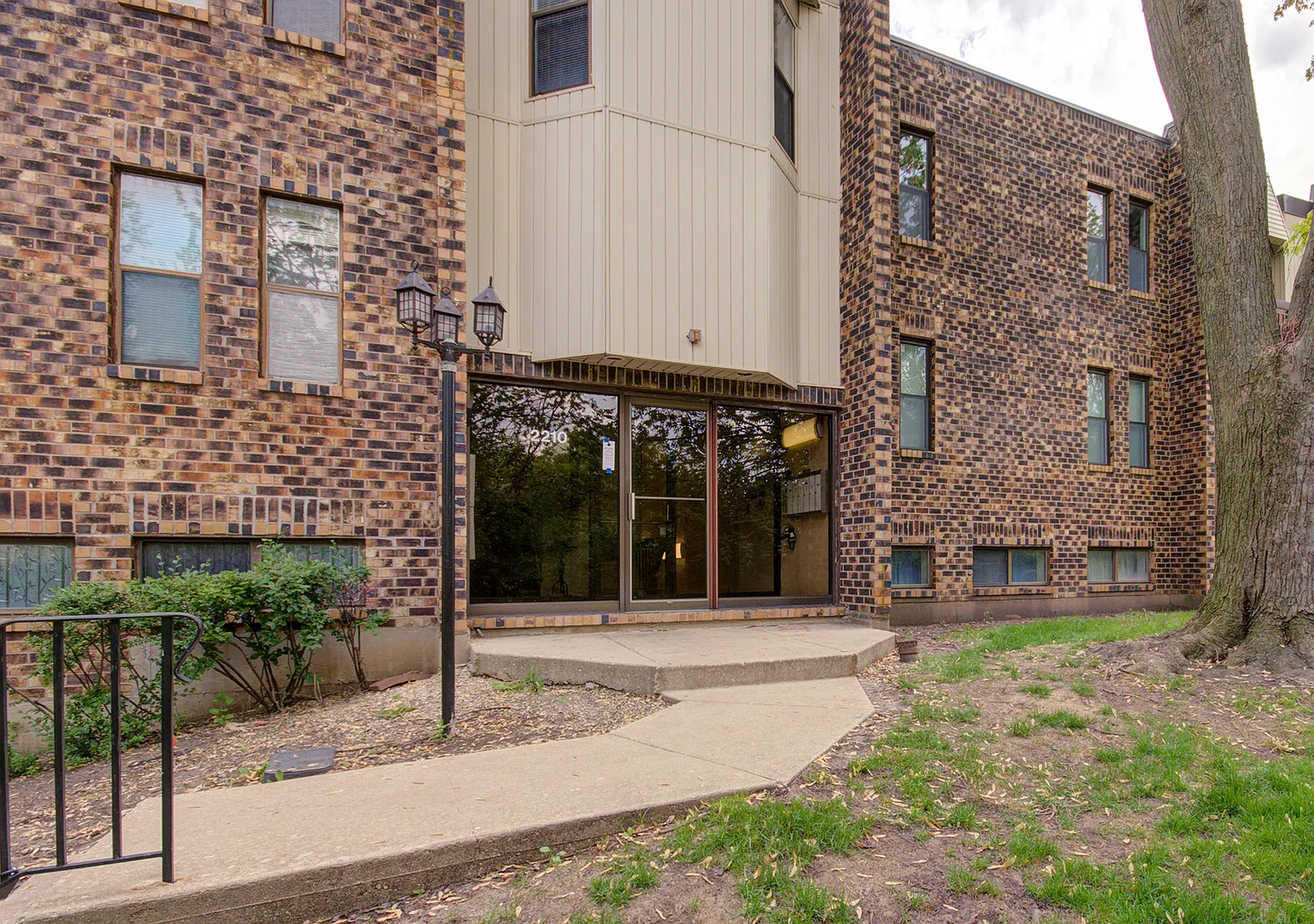 2 bed, 937 sqft, $1,850 — Photo 1