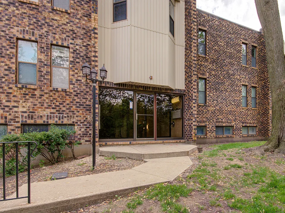 2210 Country Club Dr #26