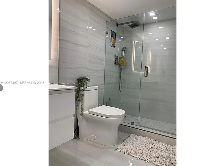 2555 Collins Ave #1906 — Photo 5
