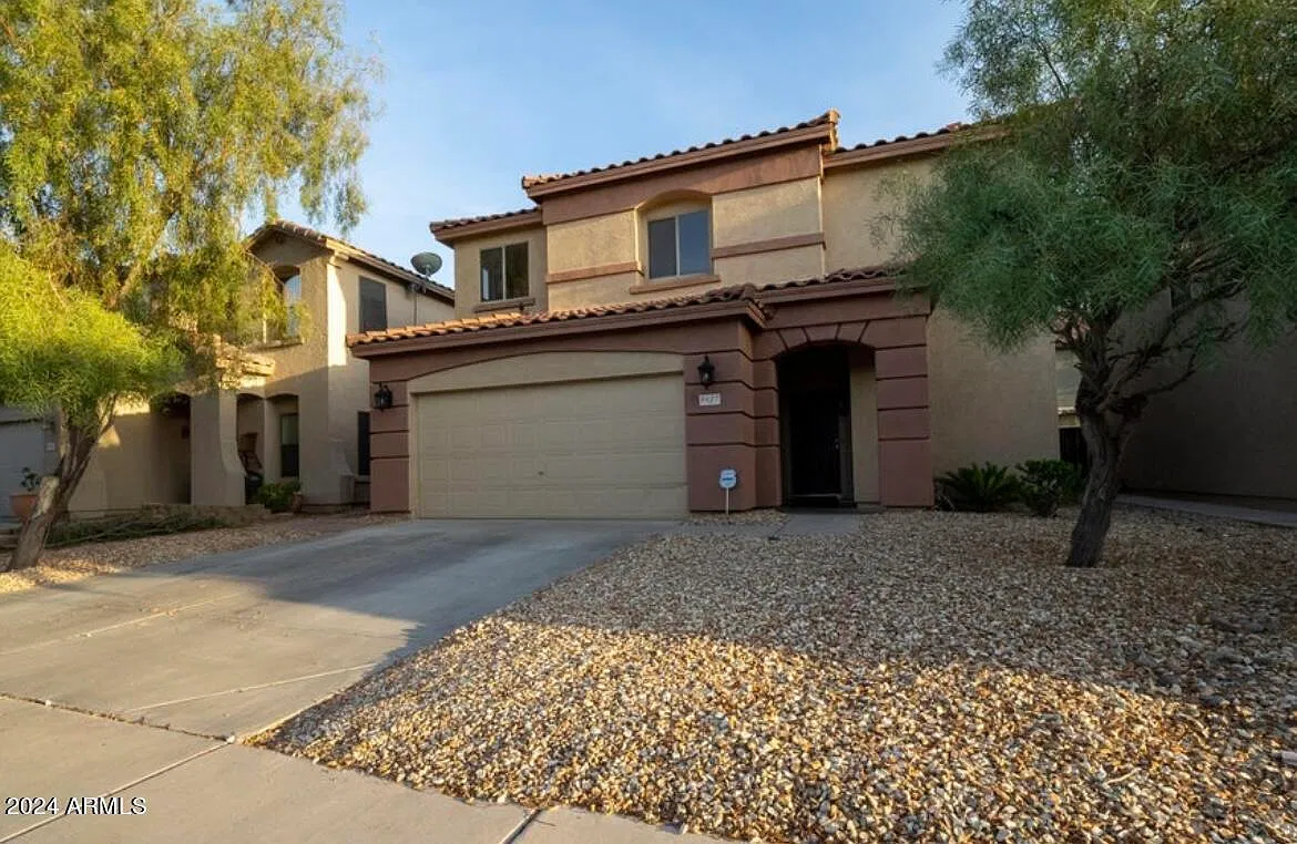 8 bed, 3.0 bath, 2000 sqft, $3,295 — Photo 2