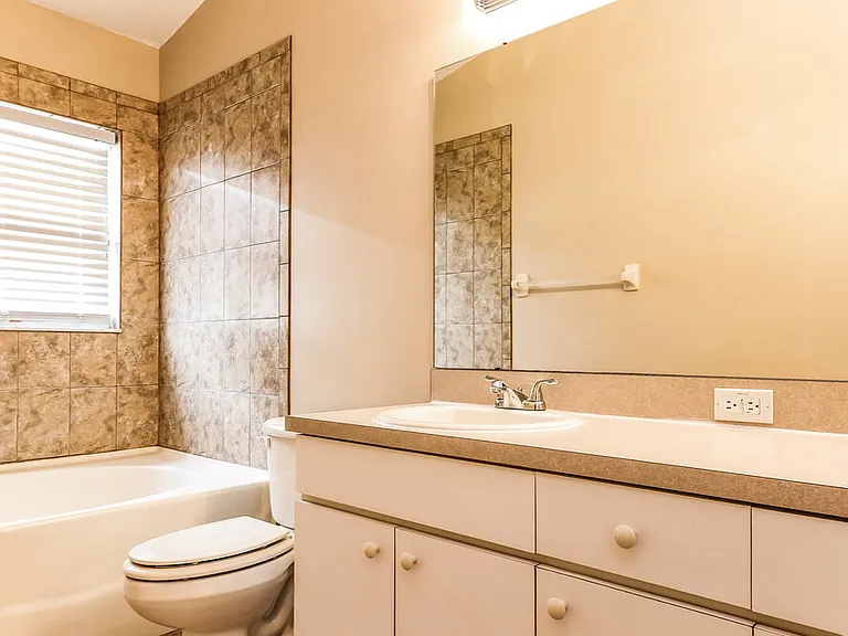 3843 Lockridge Dr — Photo 10