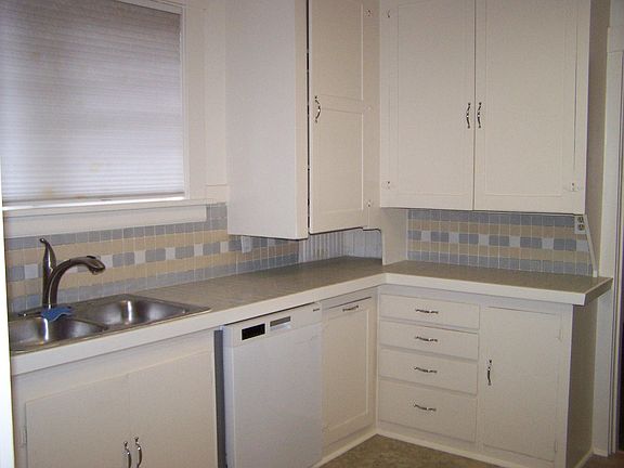 4th image of 912 1/2 Washington Ave